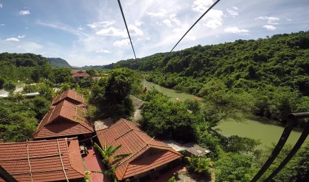 3 – Zipline xuống hang Tối