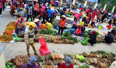 Một phiên chợ huyện Bình Liêu