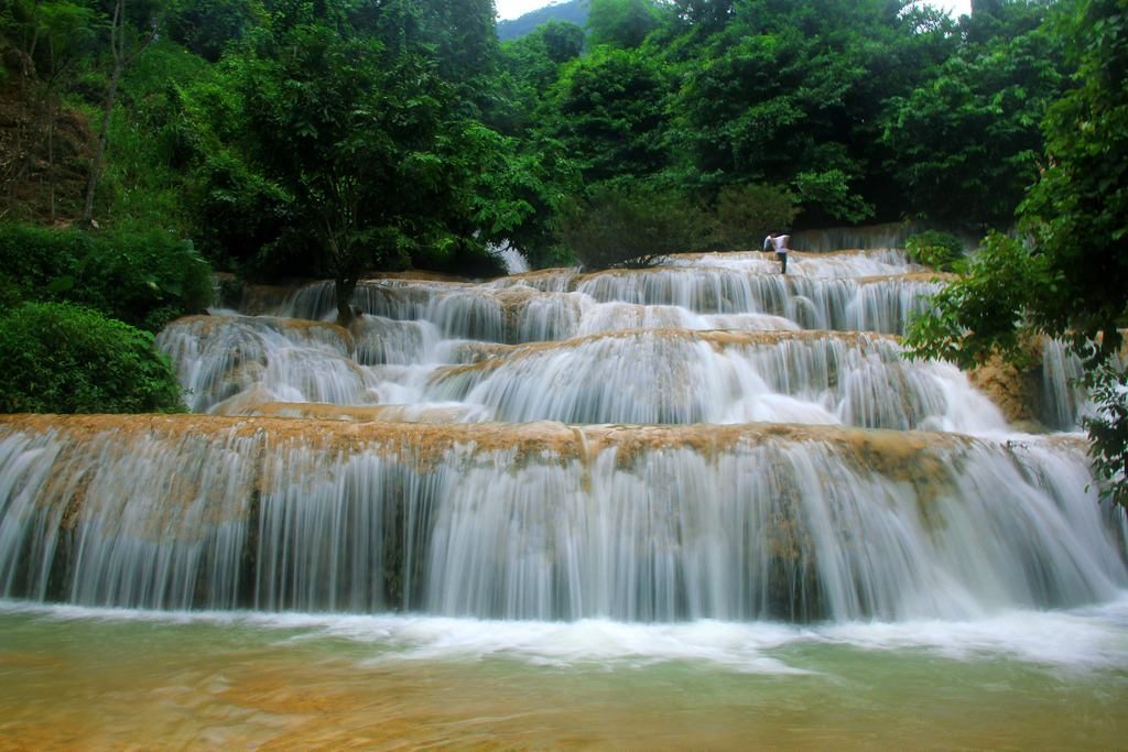 Top 5 thác nước hoang sơ 
