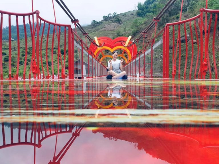 Có gì đặc biệt ở chiếc cầu kính tình yêu 5D đầu tiên của Việt Nam Mộc Châu