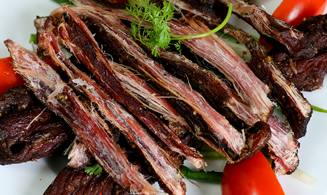 Thịt trâu gác bếp là một đặc sản ở Tà Xùa, món ăn này được làm từ bắp trâu, bắp bò được thả rông trên vùng núi Tây Bắc.
