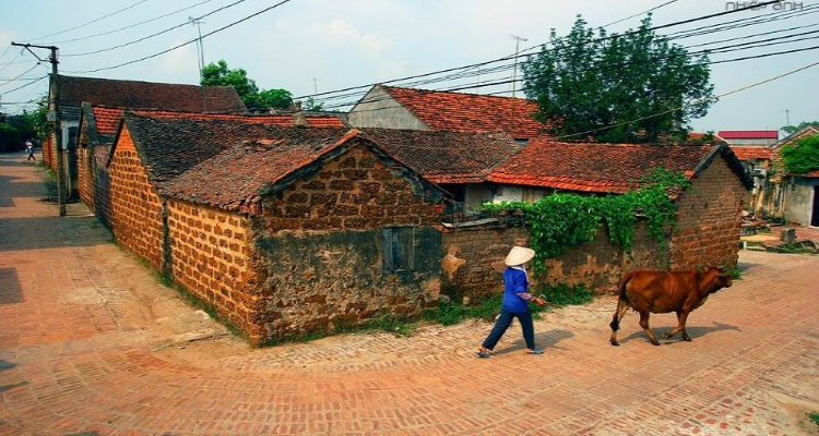 Cách trung tâm thành phố Hà Nội khoảng 50km về phía Tây, làng cổ Đường Lâm được ví như "cổ trấn bị lãng quên"