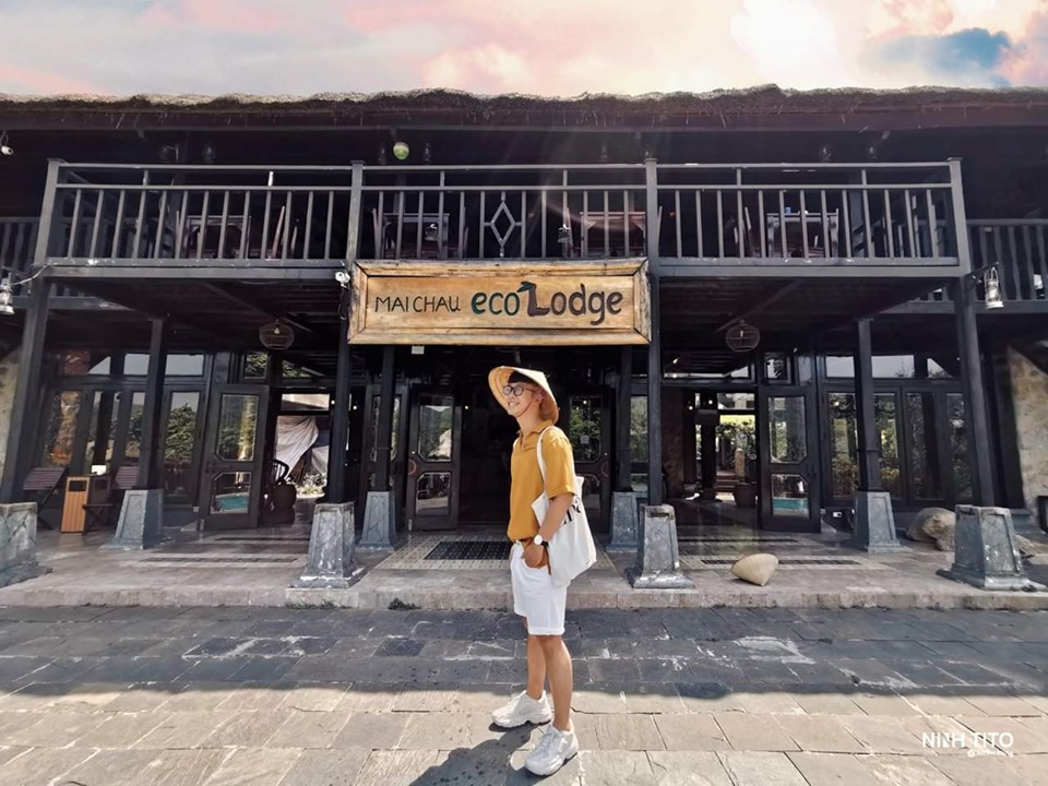 Mai Châu Ecolodge là một thiên đường nghỉ dưỡng sinh thái nằm giữa thung lũng Mai Châu với khung cảnh thiên nhiên yên tĩnh, tuyệt đẹp