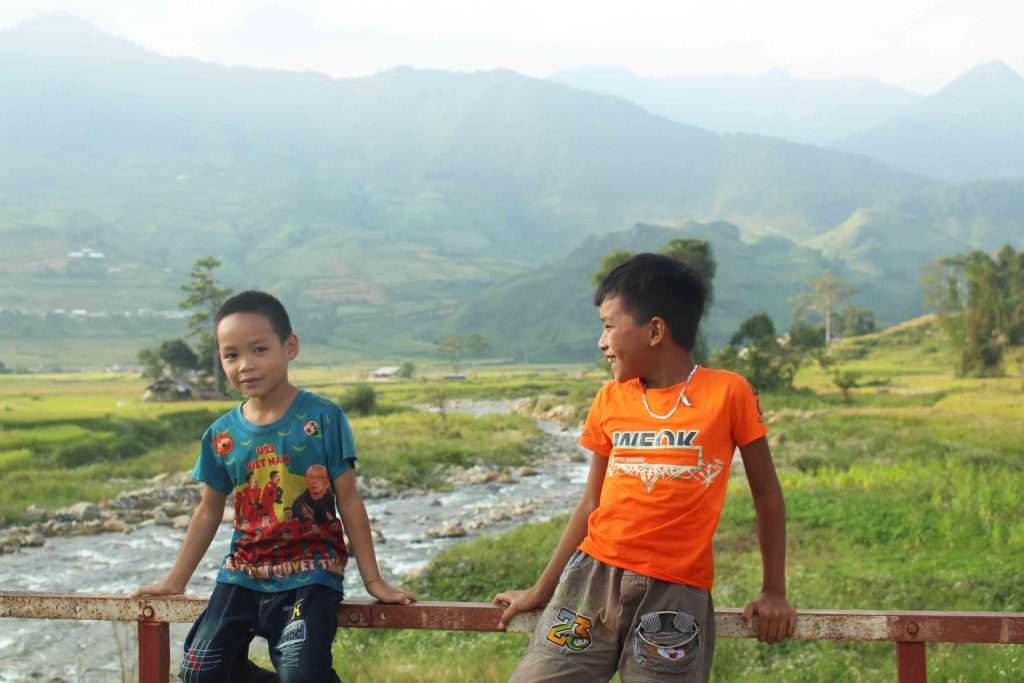 Trẻ con ở Lìm Mông và Lìm Thái