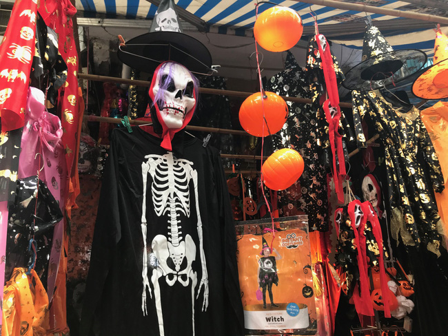 Phố Hàng Mã - Địa điểm vui chơi Halloween ở Hà Nội 2019