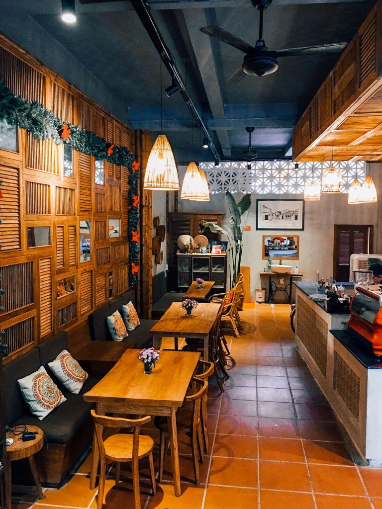 Là một quán mới mở nên không đông đúc khách thoải mái cho bạn sống ảo mà không cần bon chen như ở Faifo coffee.