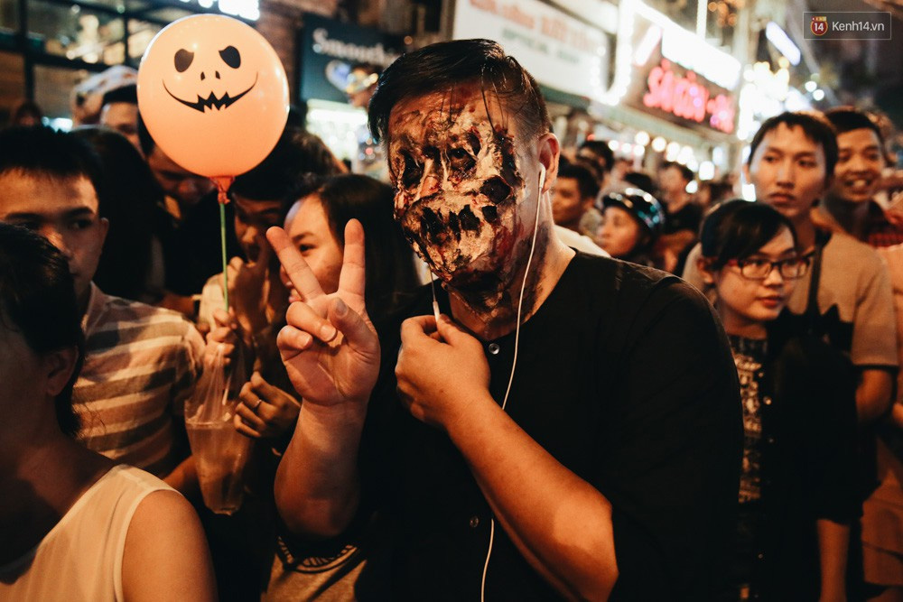 Chơi Halloween ở đâu Sài Gòn - Phố Nguyễn Huệ