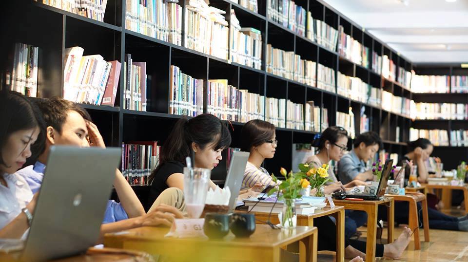 Quán cà phê sách Hà Nội - Thư viện cà phê Đông Tây