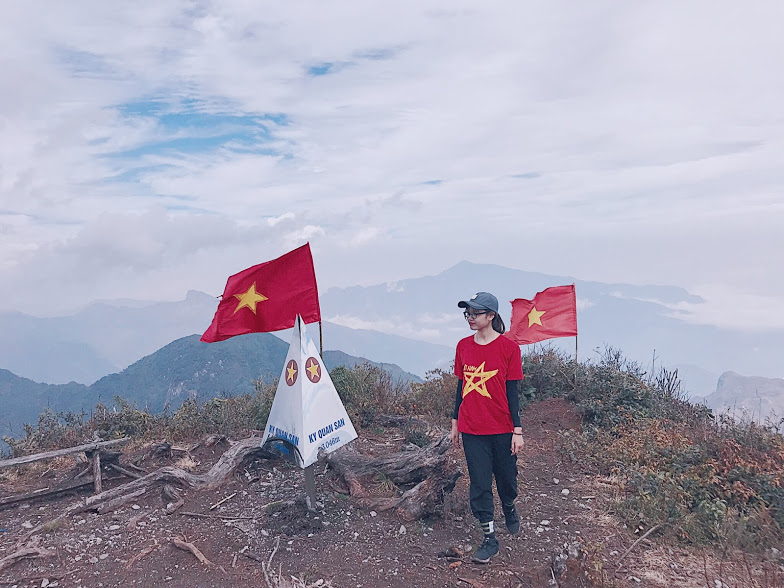 Ky Quan San hay còn gọi là đỉnh Bạch Mộc Lương Tử có độ cao 3.045m, nằm thứ 4 trong những đỉnh núi cao ở Việt Nam.