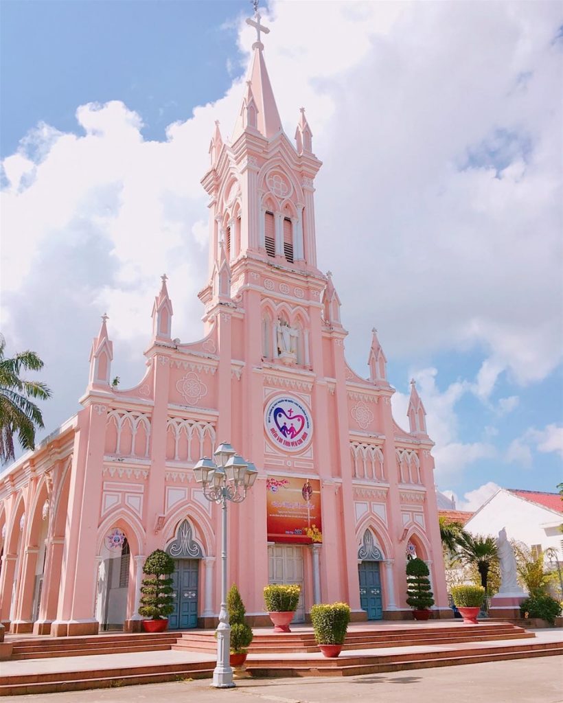 Toàn cảnh nhà thờ nổi tiếng nhất tại Đà Nẵng