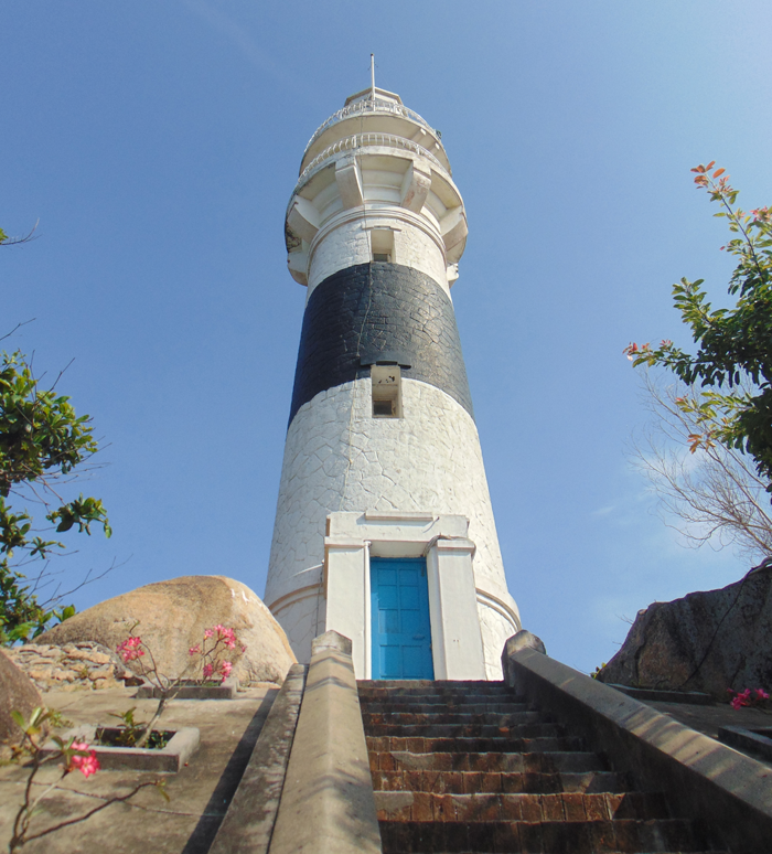 Ngọn hải đăng Phước Mai nổi tiếng nơi đây