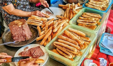 Món ăn đường phố Việt Nam
