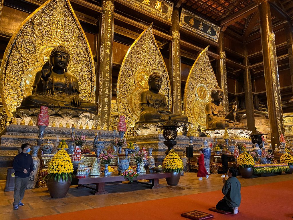 Kinh nghiệm du lịch chùa Tam Chúc trong ngày siêu chi tiết
