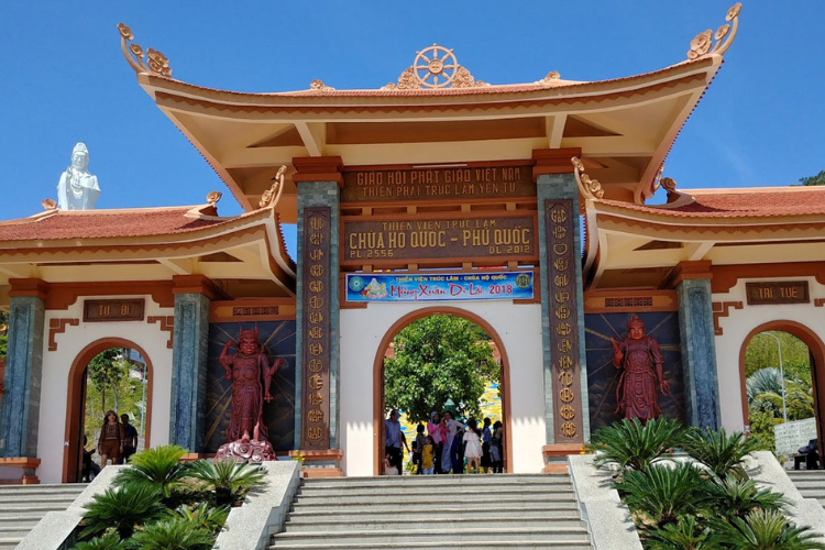 Chùa Hộ Quốc có tên gọi đầy đủ là Thiền Viện Trúc Lâm Hộ Quốc