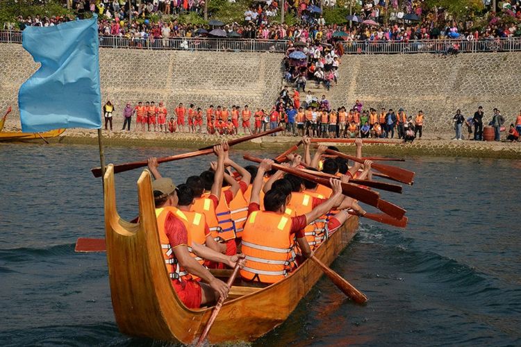 Lễ hội đua thuyền truyền thống