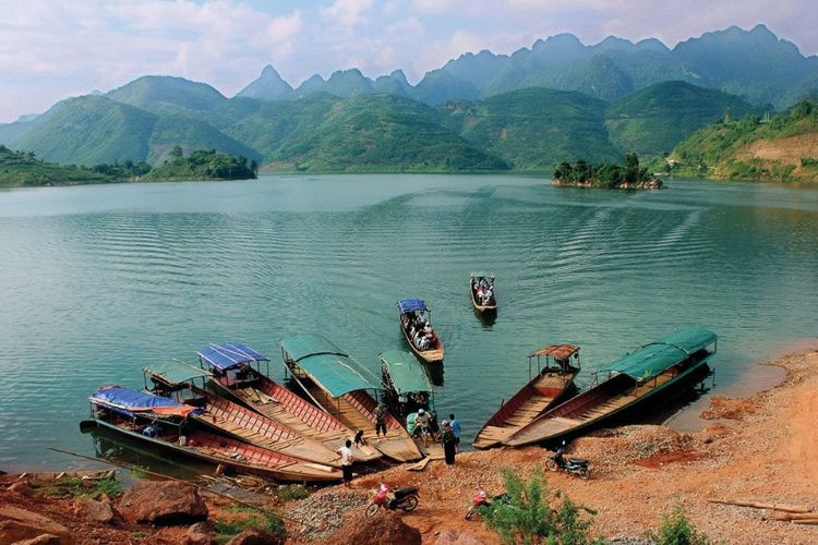 Thời điểm lý tưởng tham quan biển hồ Quỳnh Nhai